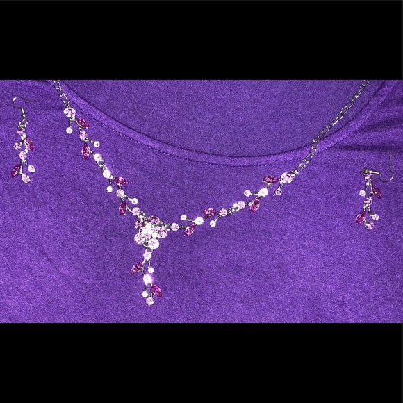 Belas Unique Jewelry Jewelry - Silver & Amethyst Crystal Necklace & Earrings!!